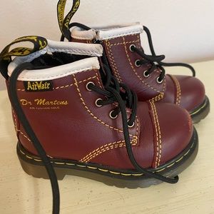 4,992
Dr. Martens 1460 Originals Union Jack 8 Eye Lace Up Boot